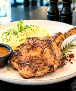 Steak din Cotlet de Porc cu Os